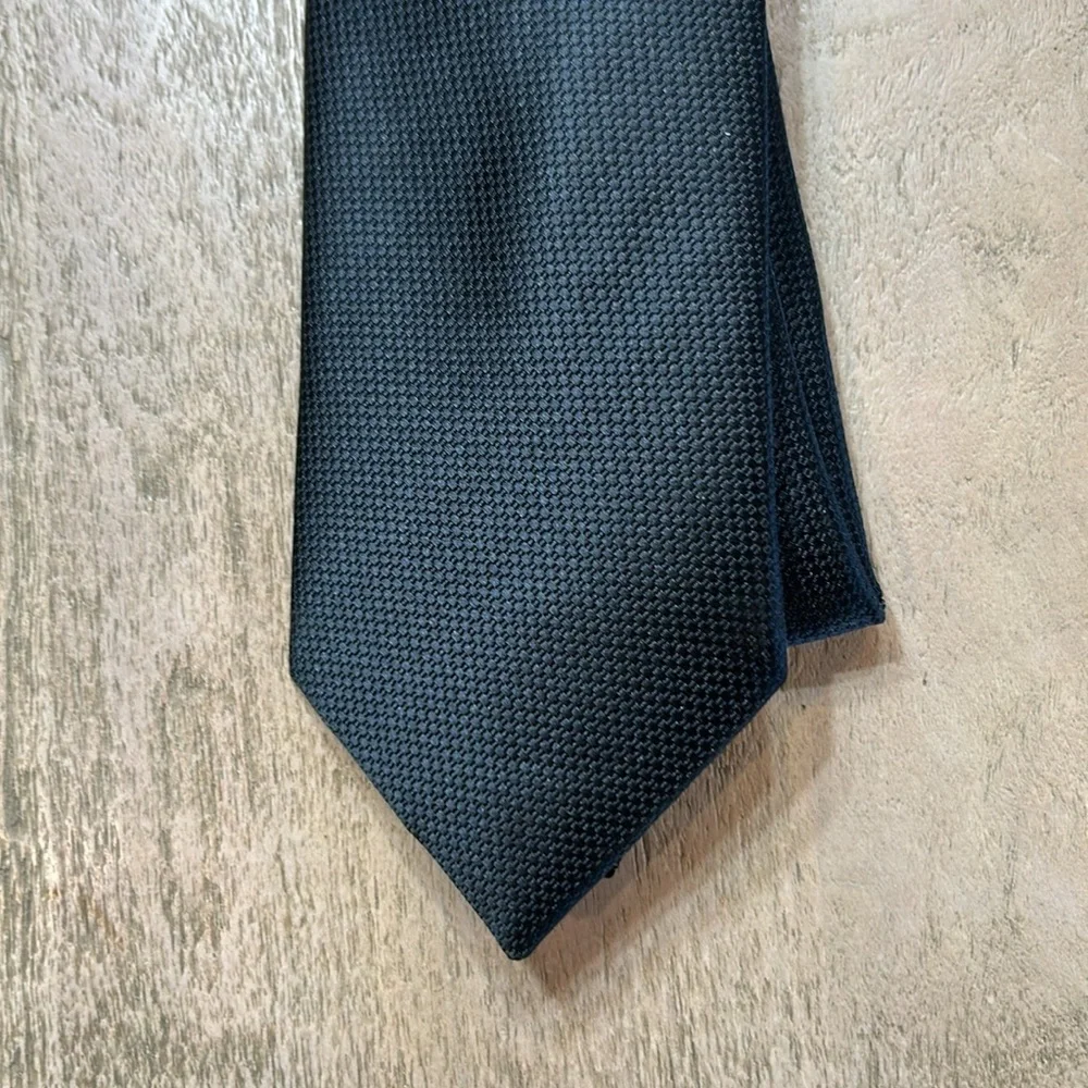 Isaac Mizrahi Black Tie with pocket square
